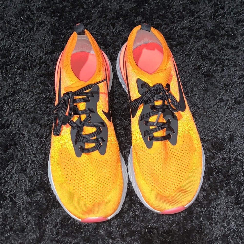 Mens nike reacts